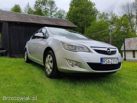 Opel Astra J 2011