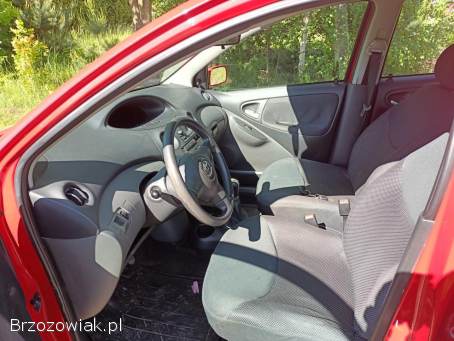 Toyota Yaris 1.  3 03r 2003