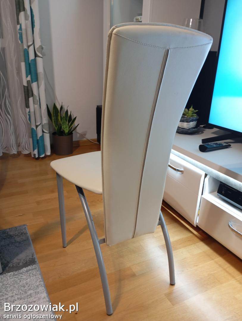 Krzesła tapicerowane do jadalni salonu