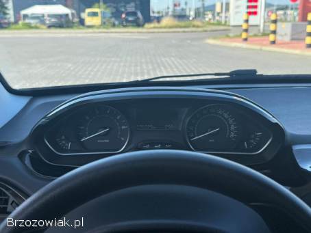 Peugeot 208 1.  0 2015