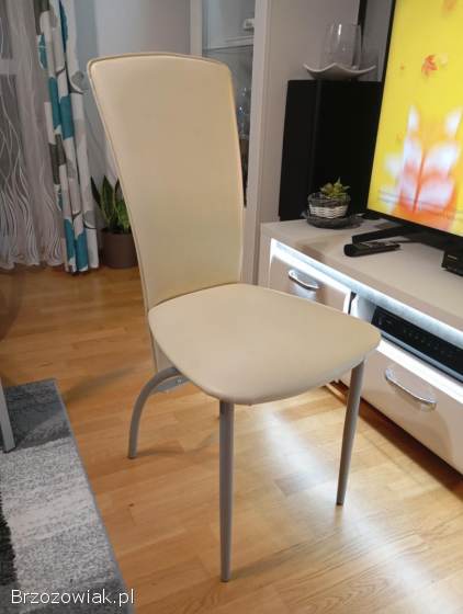 Krzesła tapicerowane do jadalni salonu