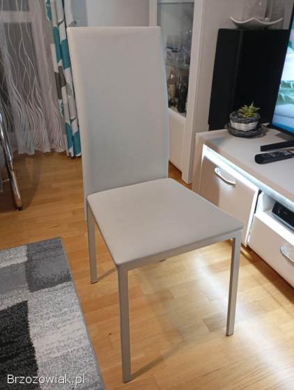 Krzesła tapicerowane do jadalni salonu