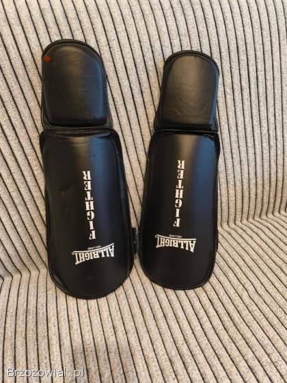 Sprzedam ochraniacze na golenie do z ochroną na stopę