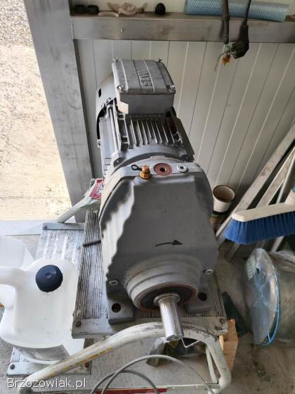 Silniki elektryczne,  motoreduktory przekładnie