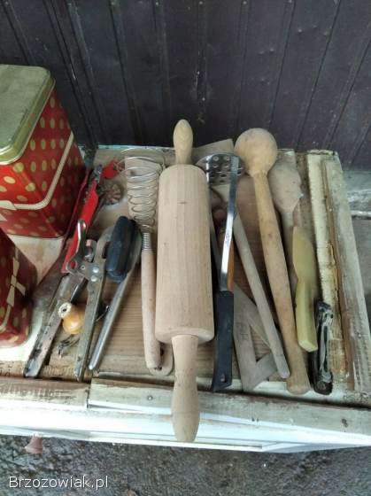 Zabytkowa szafka kuchenna PRL lata 50/60 XX w.  ręczne malowanie szkła wazon pufa