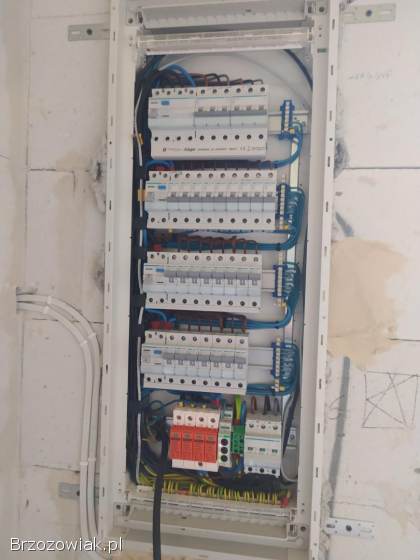 ELEKTRYK -  Alarmy,  domofony,  monitoring,  usuwanie usterek i awarii.
