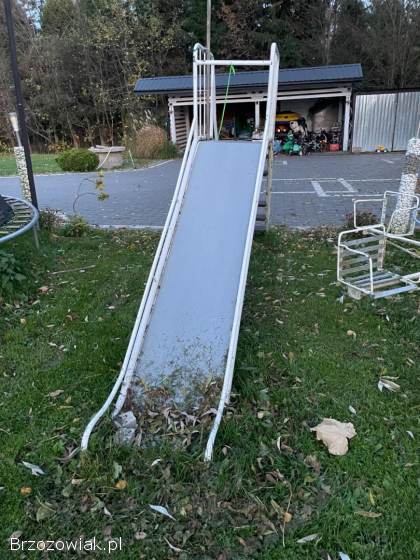 Płac zabaw -  metalowy