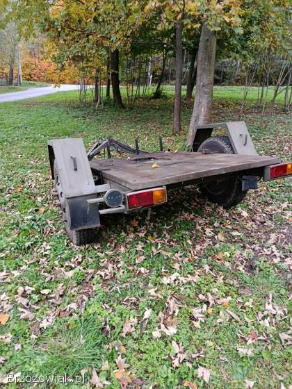 Przyczepa z hamulcem