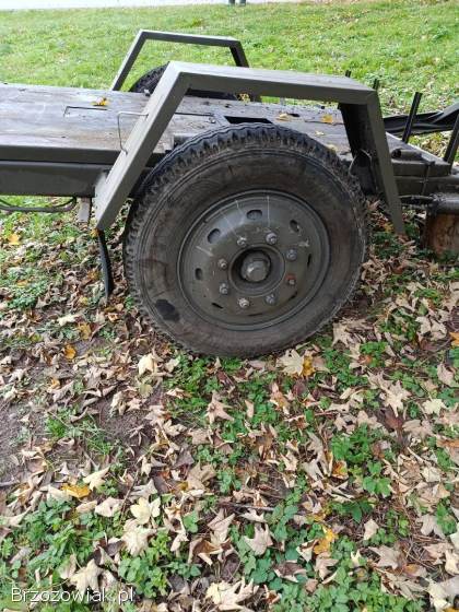 Przyczepa z hamulcem