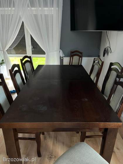 Stół z krzesłami