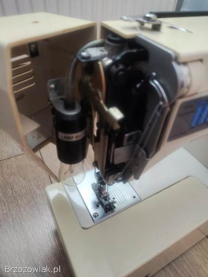 Włoska maszyna do szycia Necchi model 559