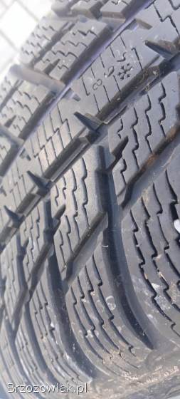 235/60r18 NOKIAN,  4 opony zimowe 18 cali,  do SUV,  8mm