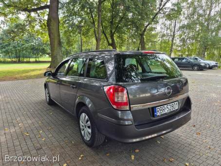Opel Astra 1,  6 16v Benzyna  2009