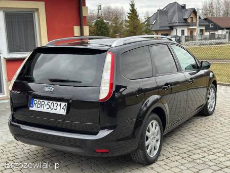 Ford Focus 1,  6 16v Benzyna  2009