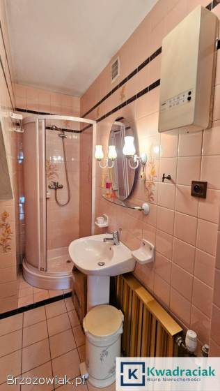 Dom wolnostojący w Pisarowcach – przestronny,  z budynkami gospodarczymi