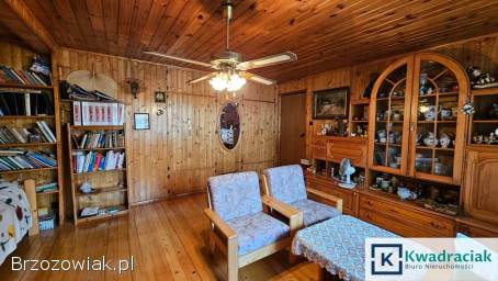 Dom wolnostojący w Pisarowcach – przestronny,  z budynkami gospodarczymi