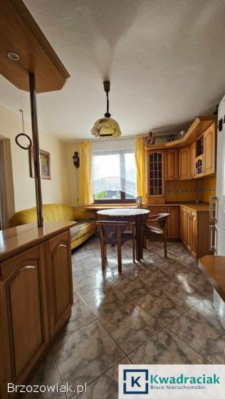 Dom wolnostojący w Pisarowcach – przestronny,  z budynkami gospodarczymi