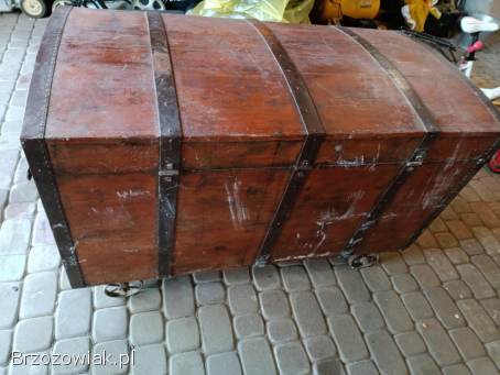 Sprzedam zabytkowy kufer na kółkach żelaznych