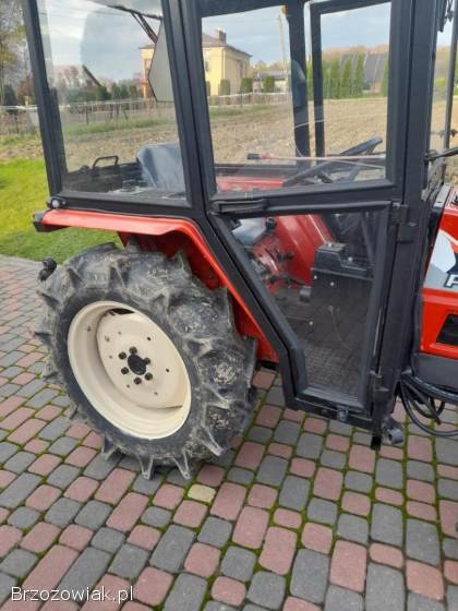 Traktor Yanmar F20D z pługiem