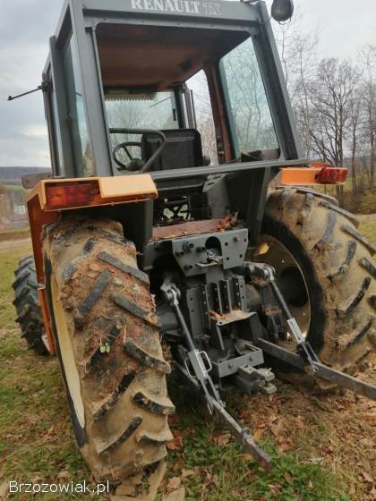 Ciągnik rolniczy Renault 9514 z 1988 roku