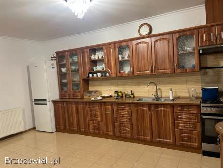 Sprzedam meble kuchenne wraz z kuchnią gazową i lodówką.