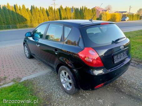 Kia Cee'd 1.  4 B 2007