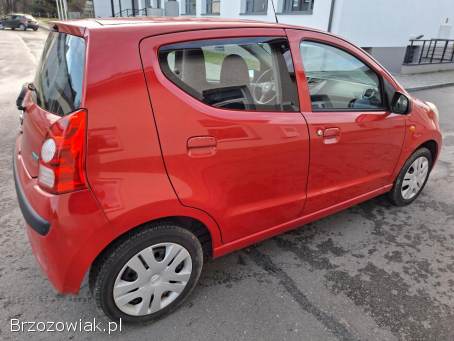 Nissan Pixo Benzyna 1.  0  2010