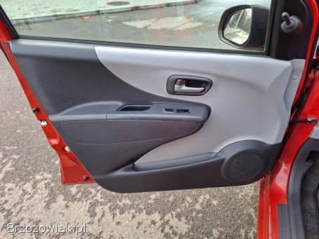 Nissan Pixo Benzyna 1.  0  2010