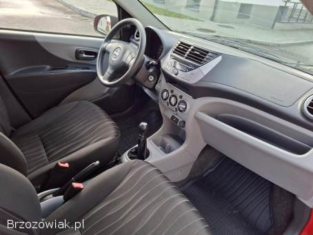 Nissan Pixo Benzyna 1.  0  2010