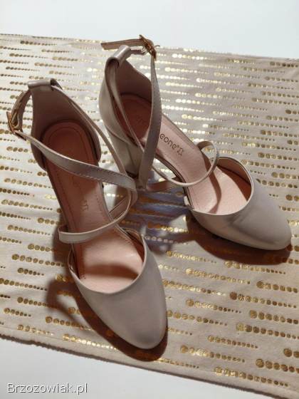 Buty damskie na obcasie