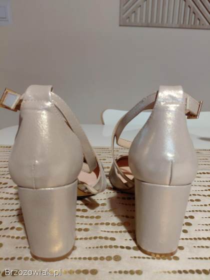 Buty damskie na obcasie