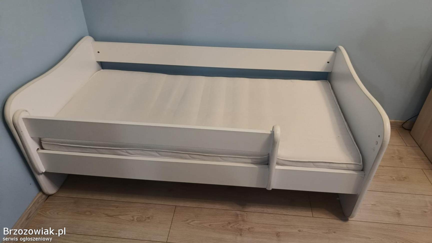 Łóżko dziecięce 140 x 70 cm białe z barierką