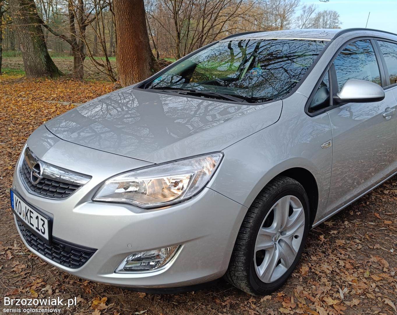 Opel Astra J 2011