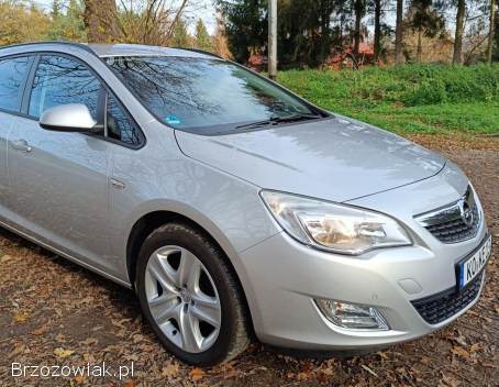 Opel Astra J 2011