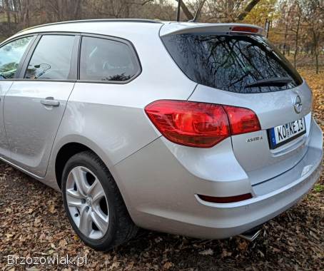 Opel Astra J 2011