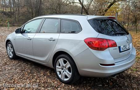 Opel Astra J 2011