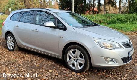 Opel Astra J 2011