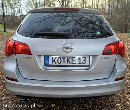 Opel Astra J 2011