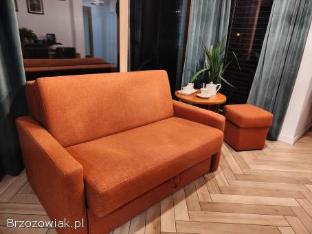 Mała sofa pomarańczowa