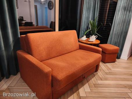 Mała sofa pomarańczowa