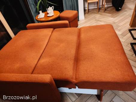 Mała sofa pomarańczowa