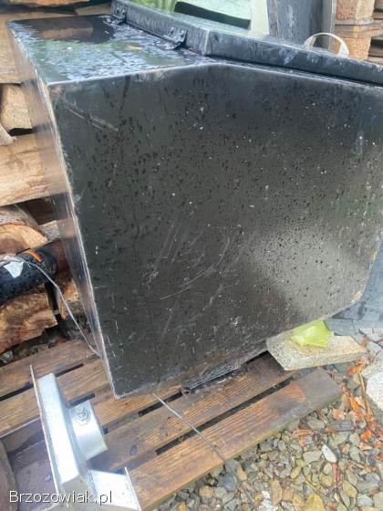 Podajnik ślimakowy z palnikiem i zasobnikiem