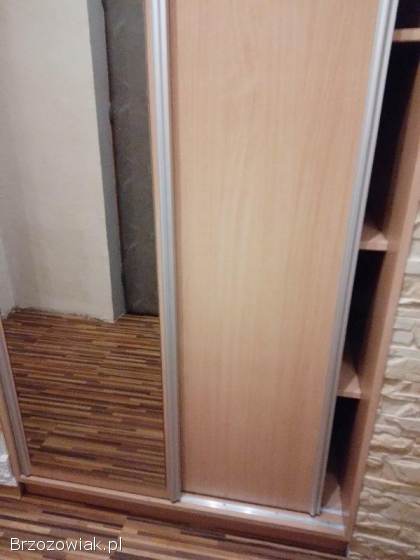 Sprzedam szafę do przedpokoju z przesuwnymi drzwiami