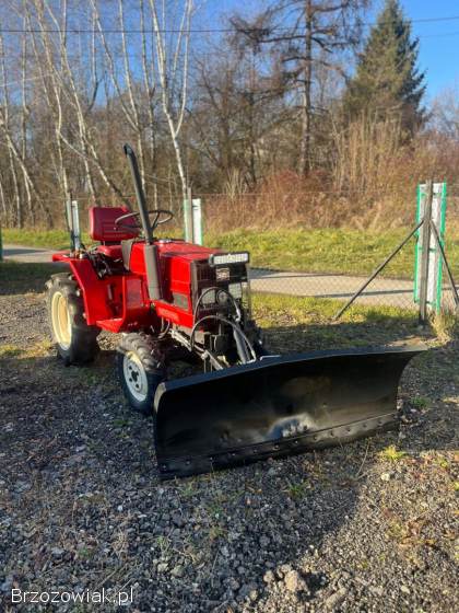 Traktorek Yanmar pług