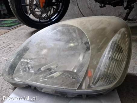 Reflektor Lampa Toyota Yaris 1