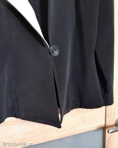 Żkie,  marynarka,  czarna,  z jednostronną białą klapą -  stan doskonały