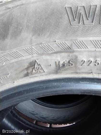 Sprzedam 4 opony używane zimowe 225/60R17