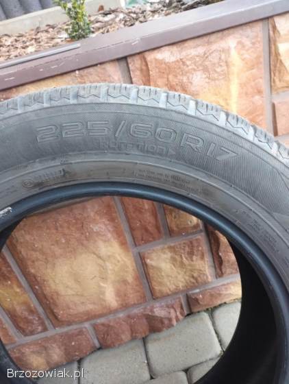Sprzedam 4 opony używane zimowe 225/60R17