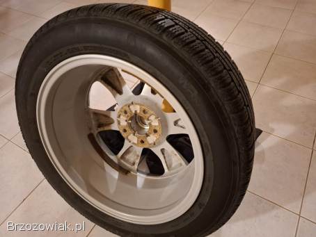 Felgi z oponami zimowymi Nisssan Juke.  215x55xR17 Nokian