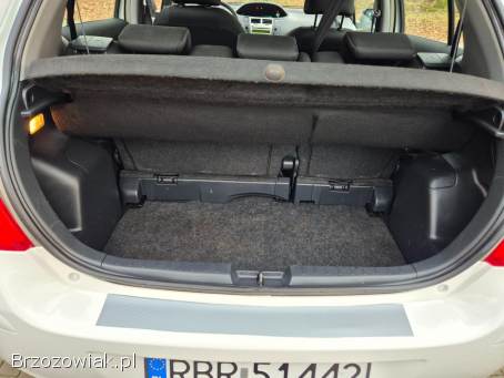 Toyota Yaris 1.  3 Benzyna LIFT 2009